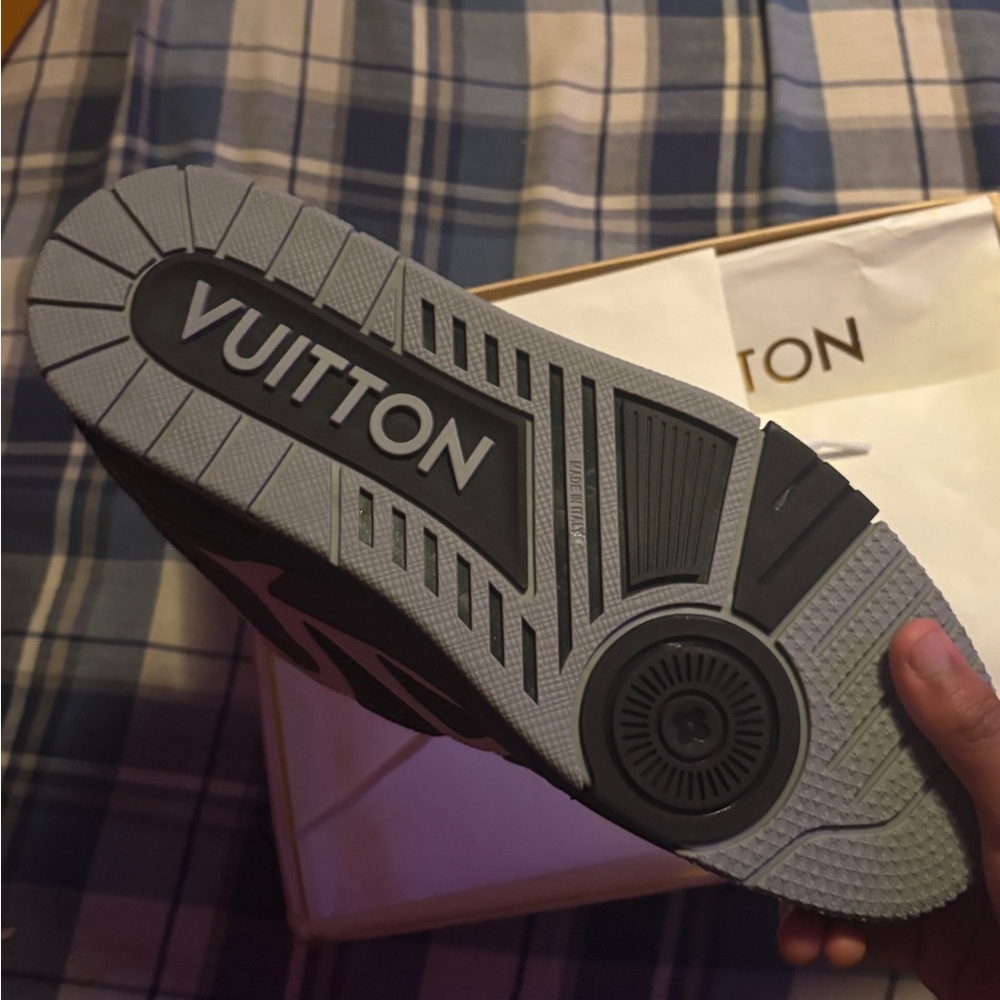 LV Skates - Picture 2 of 4